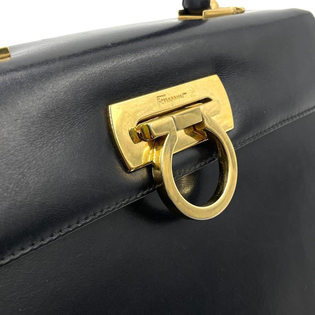 極美品● フェラガモ ハンドバッグ ガンチーニ 金具 ブラック レザー