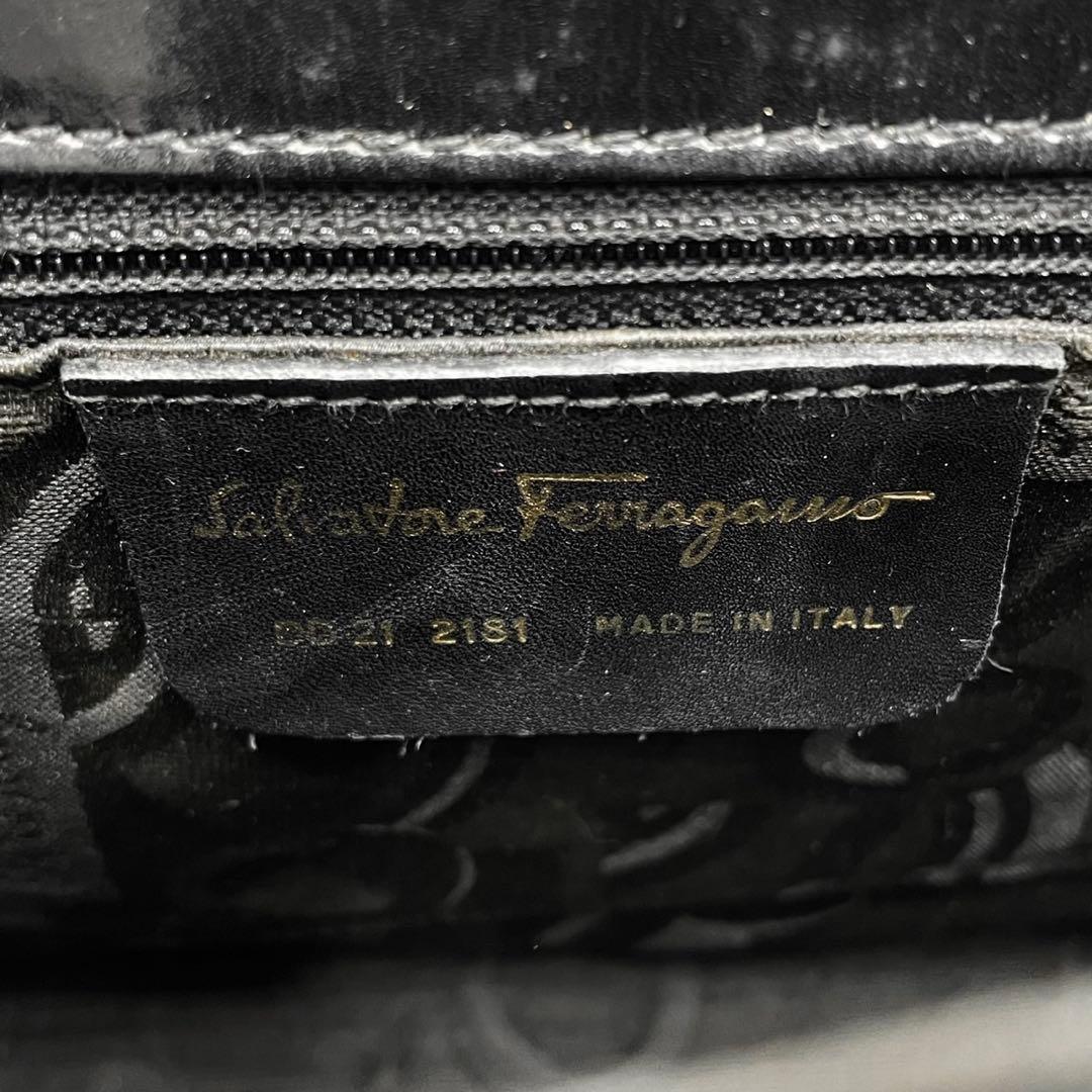 極美品● フェラガモ ハンドバッグ ガンチーニ 金具 ブラック レザー