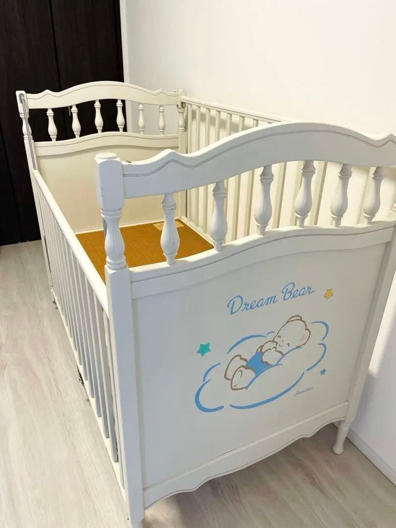 お値下げ！familiar ベビーベッド ファミちゃん絵柄