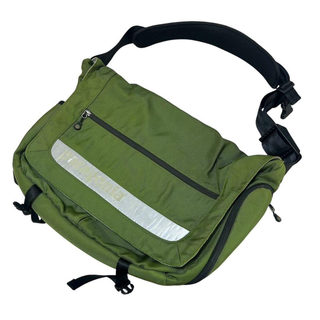 Patagonia ハーフマス　ショルダーバッグ　グリーン　メッセンジャーバッグ