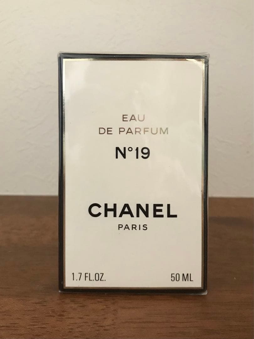 CHANEL シャネル N°19 オーデ パルファム 50ml