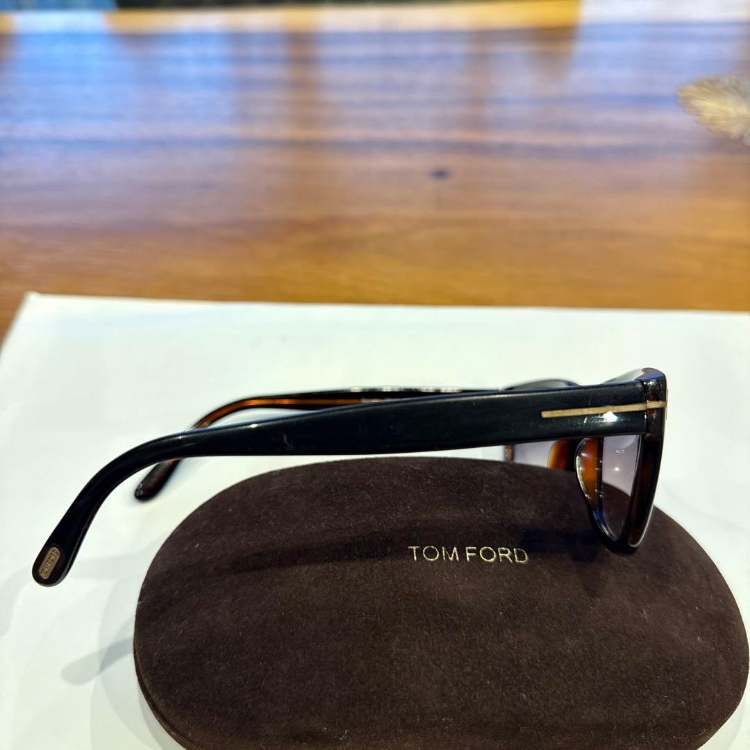 TOM FORD サングラス　ブラウンフレーム