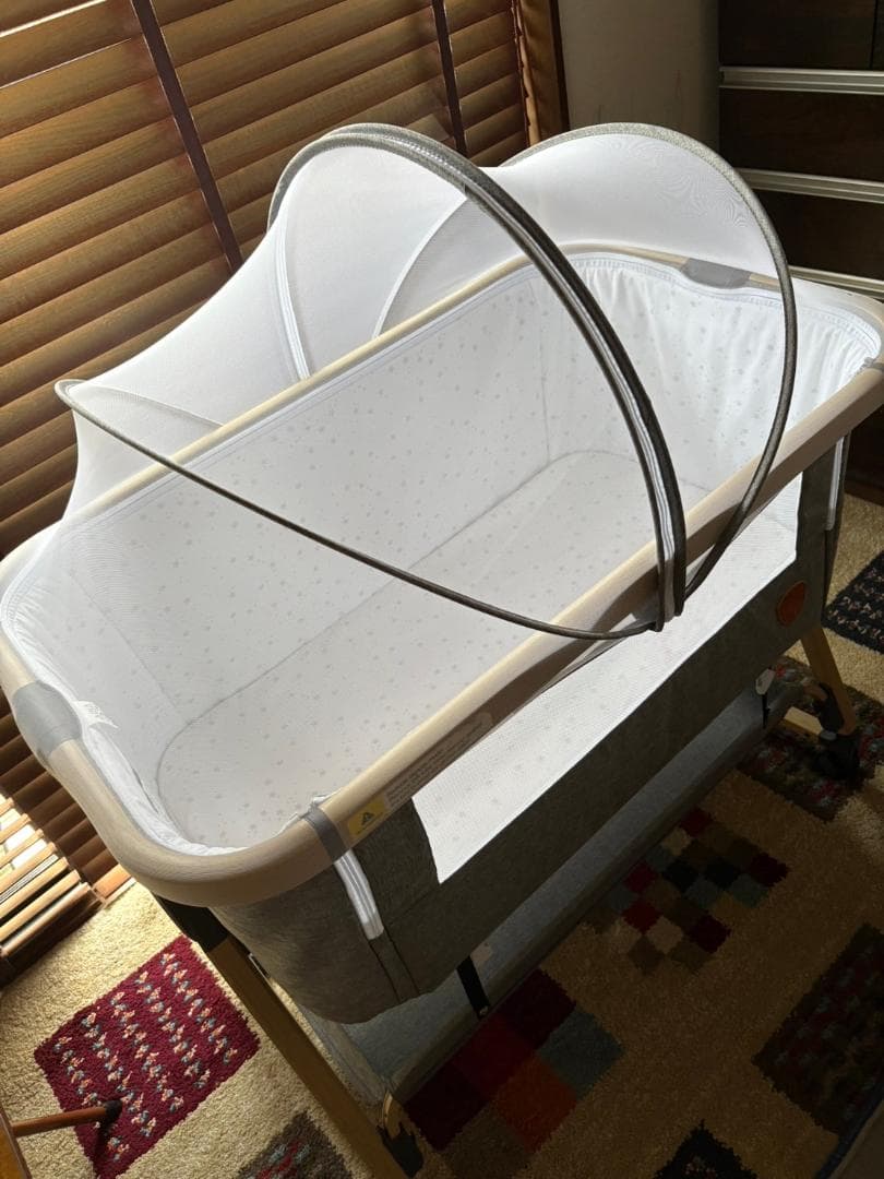 HZDMJ ベビーベッド　収納かご蚊帳マット付　キャスターらくらく移動　揺りかご