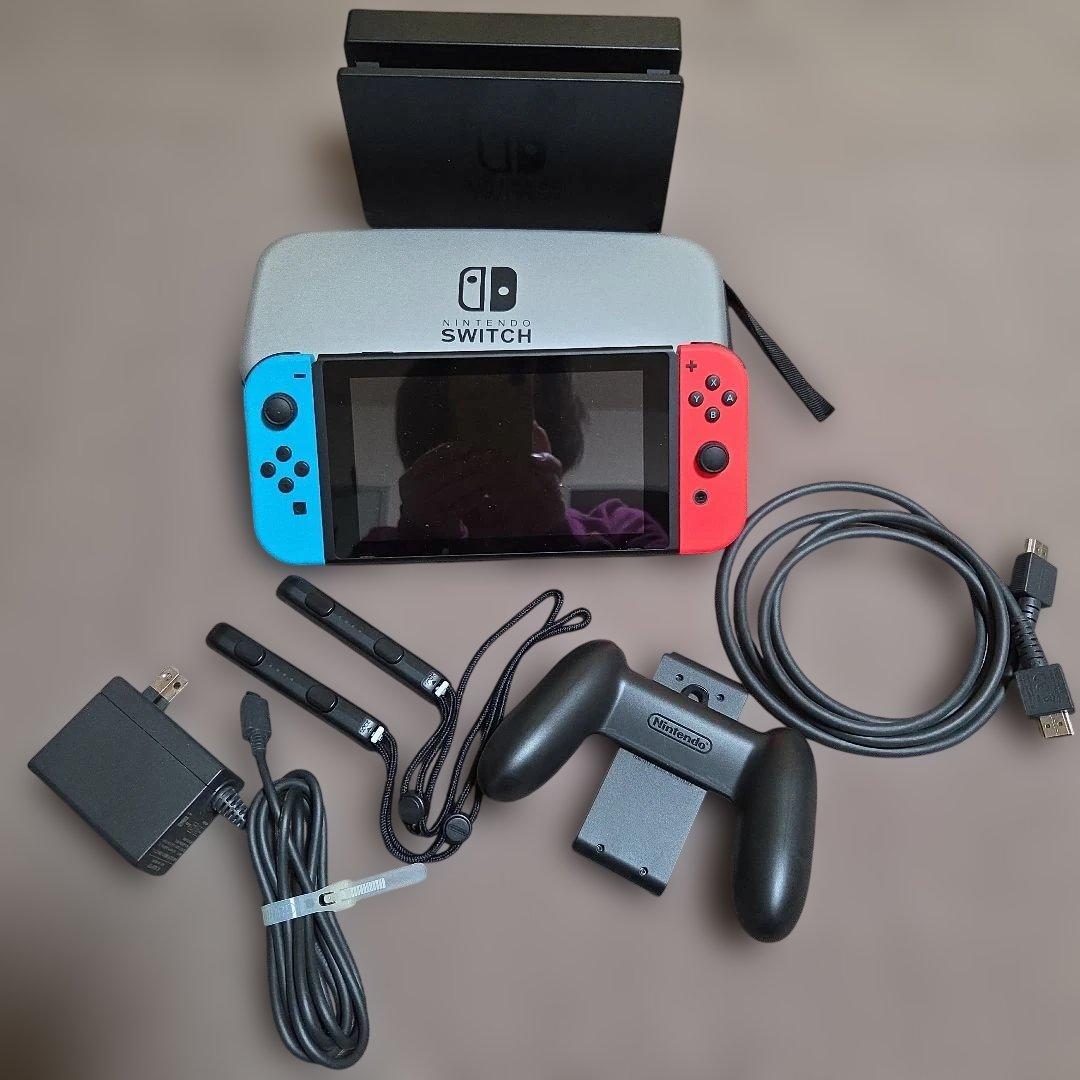 【美品】Nintendo Switch 青/赤 ニンテンドースイッチ 任天堂