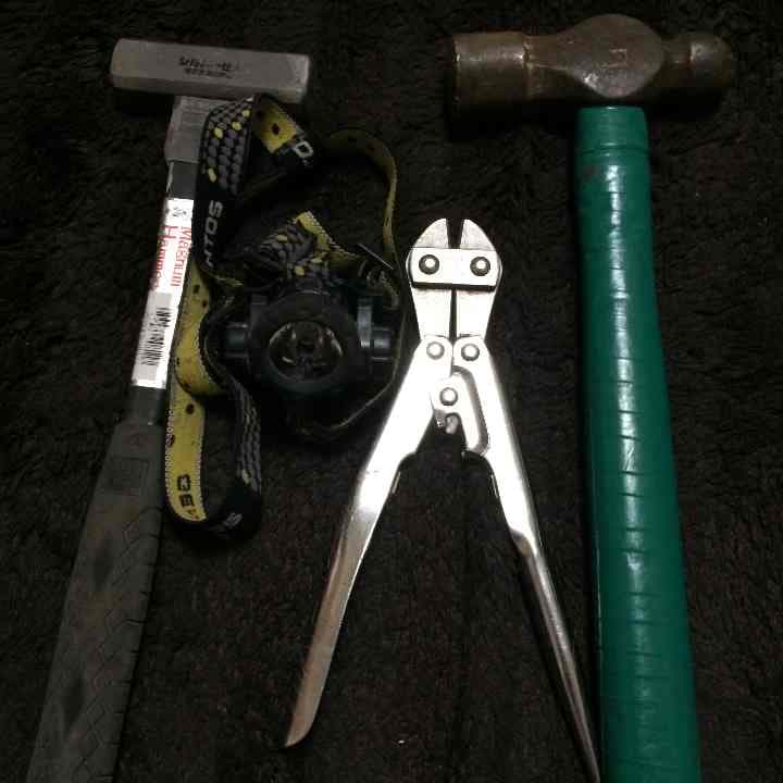 安全帯、綱、工具