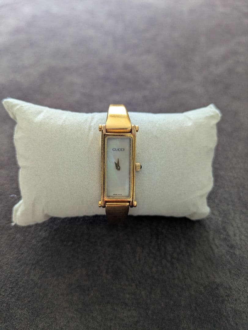 GUCCI ゴールド アナログ時計