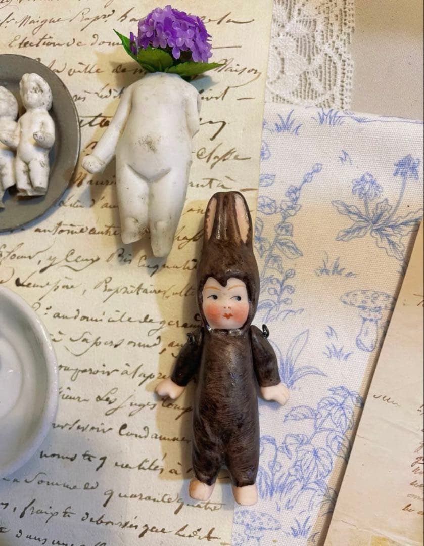 ドイツ　アンティーク　うさぎの着ぐるみ　ミニョネット　ビスクドール