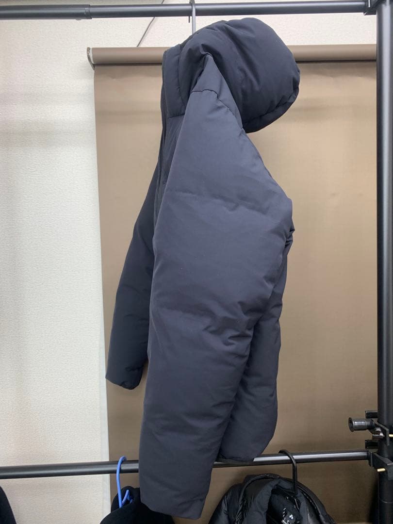 ジ*ン様 Marmot フード付きダウンジャケット 黒×赤