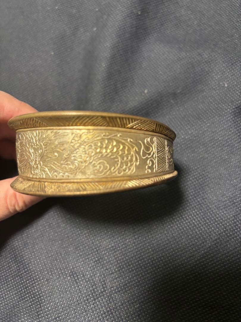 中国古美術品　銀の腕輪　バングル　龍文彫刻　177g