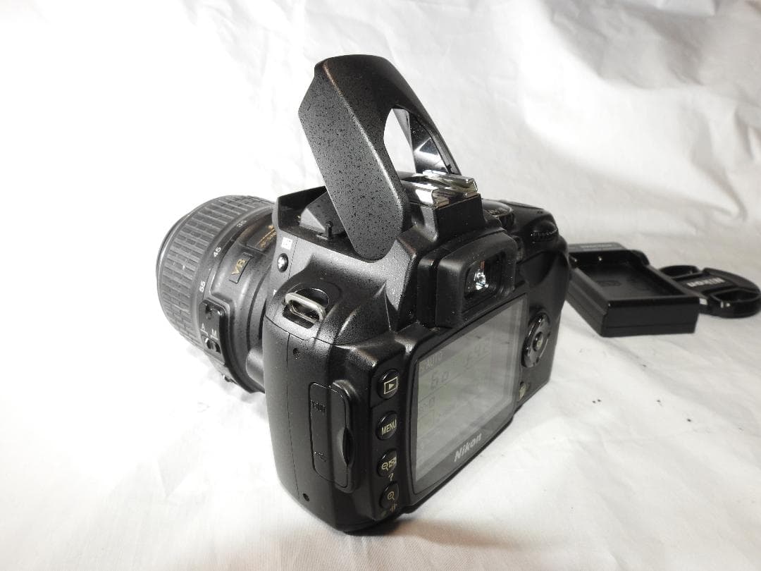 Nikon D40X デジタル一眼レフ (本体とレンズ)