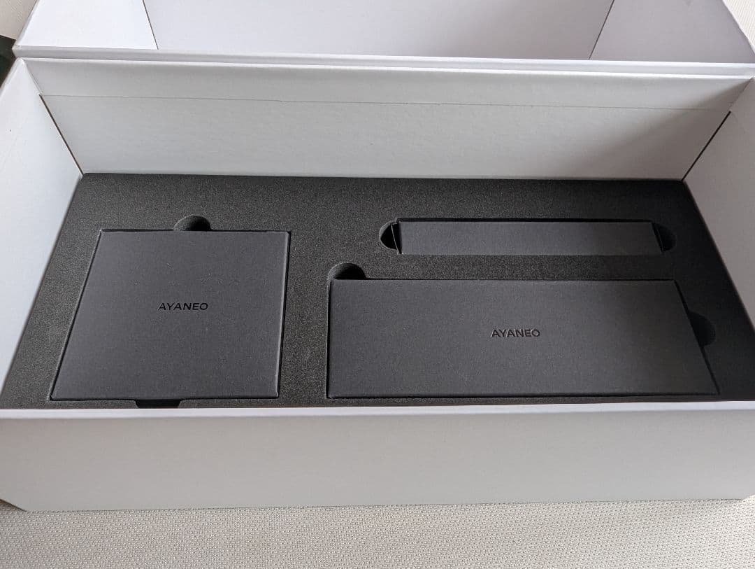 ほぼ新品　AYANEO 2S 8840U 32GB＋2TB