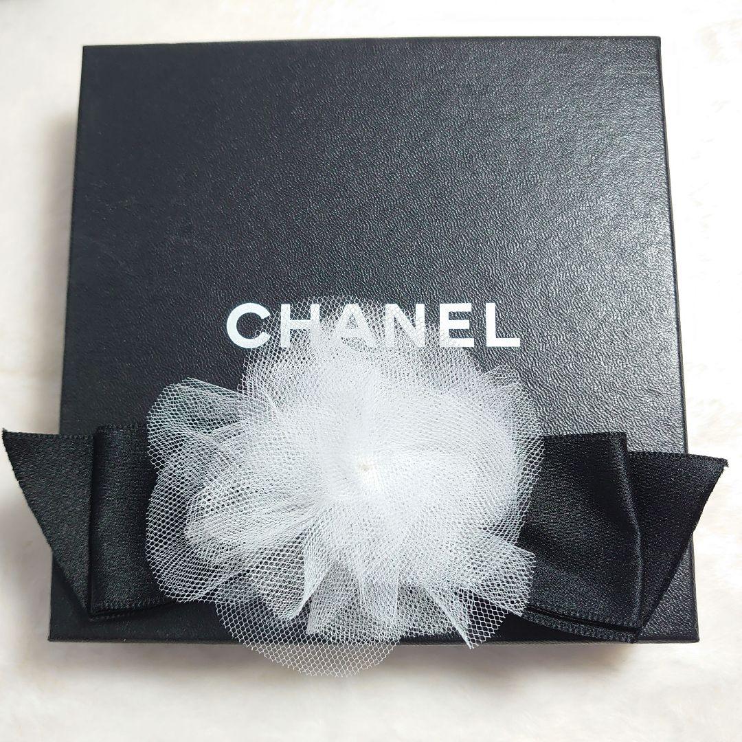 シャネル　コサージュ　リボン　ブローチ　白レース＆黒サテンリボン　メッシュ