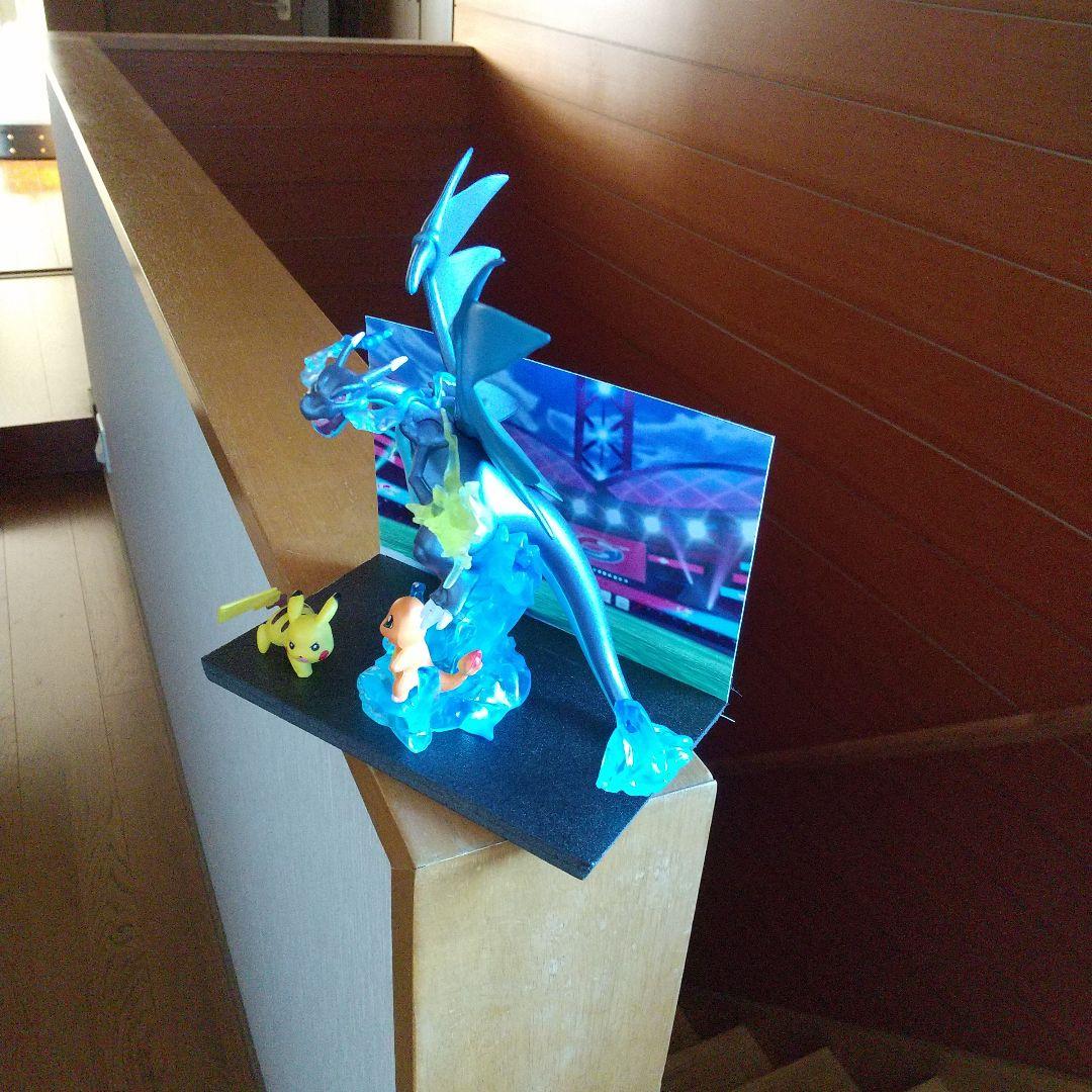 ポケモン リザードン バトルシーン　ピカチュウヒトカゲ黒台座無し　リザードンのみ