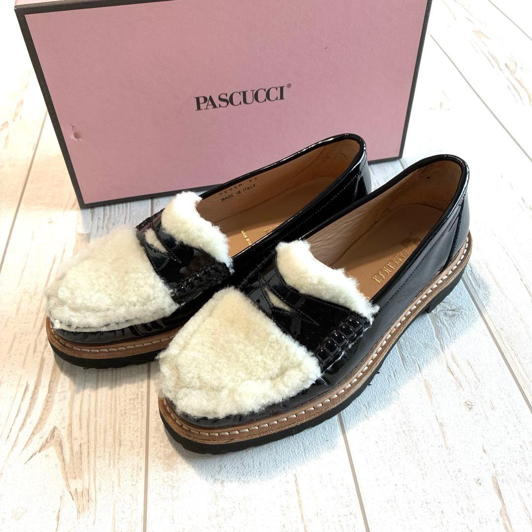 PASCUCCI 黒 ファー付きローファー