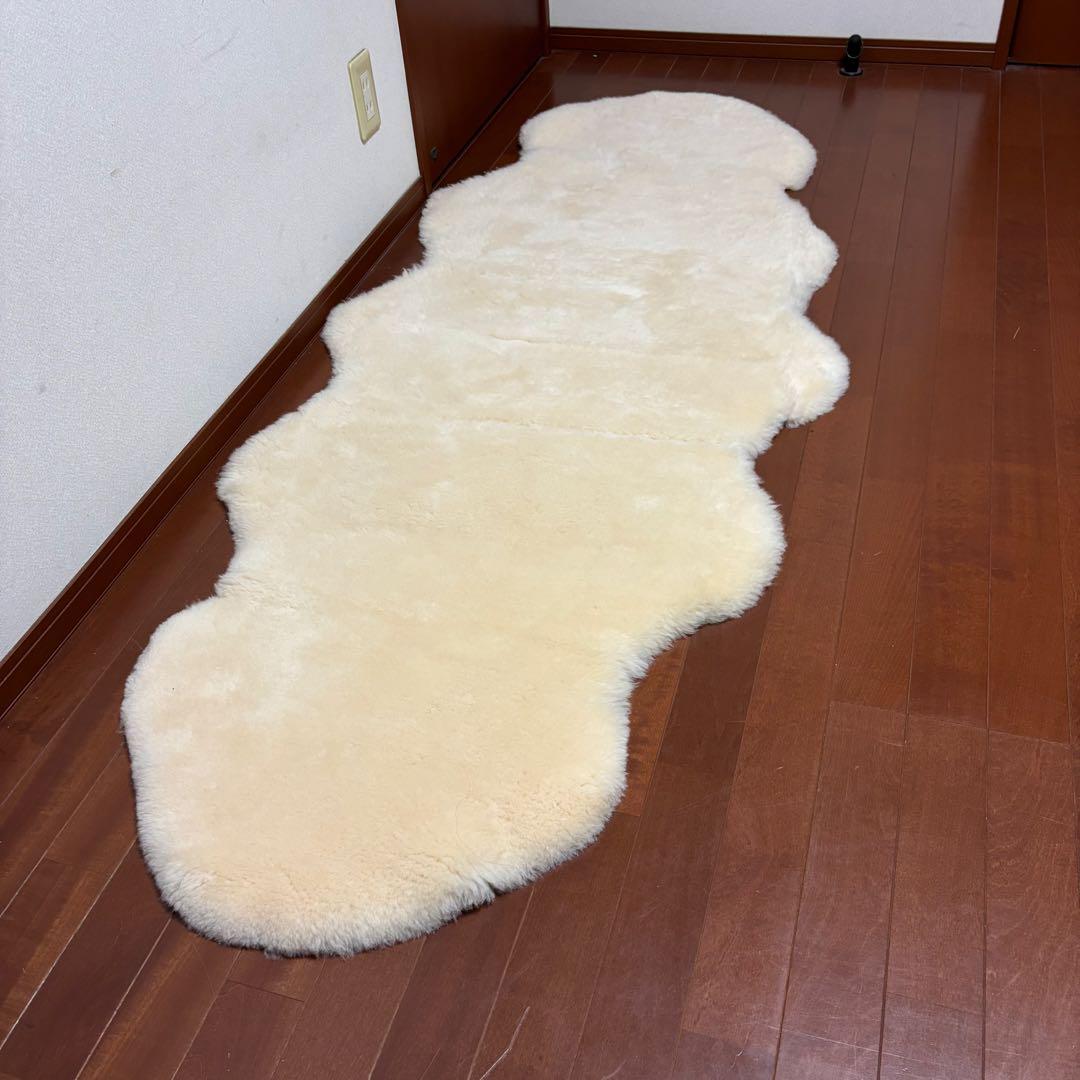 特大　本物ムートンラグ２匹物　羊毛皮　オセアニア産　クリームホワイト