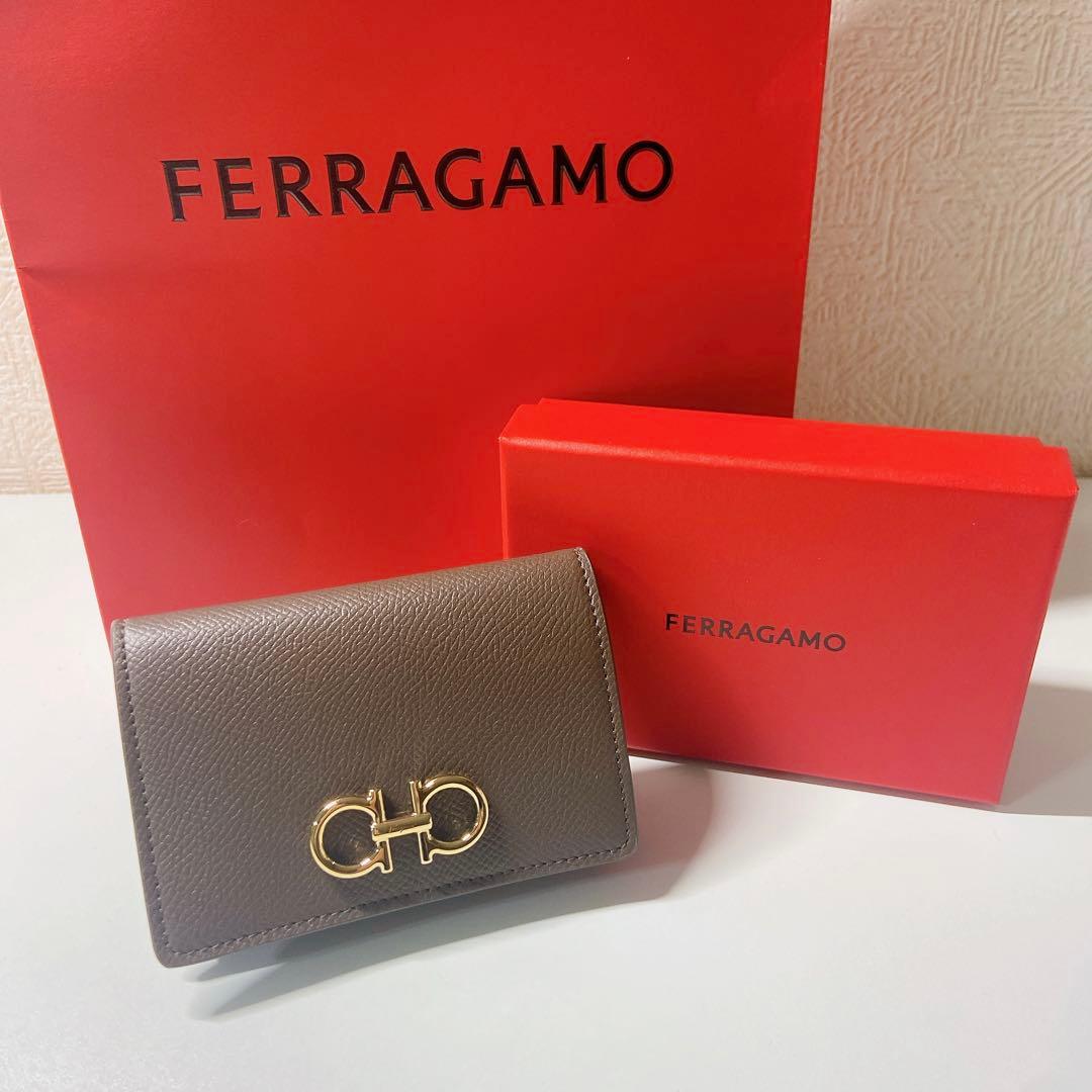 【新品未使用】FERRAGAMO ケース/名刺入れ