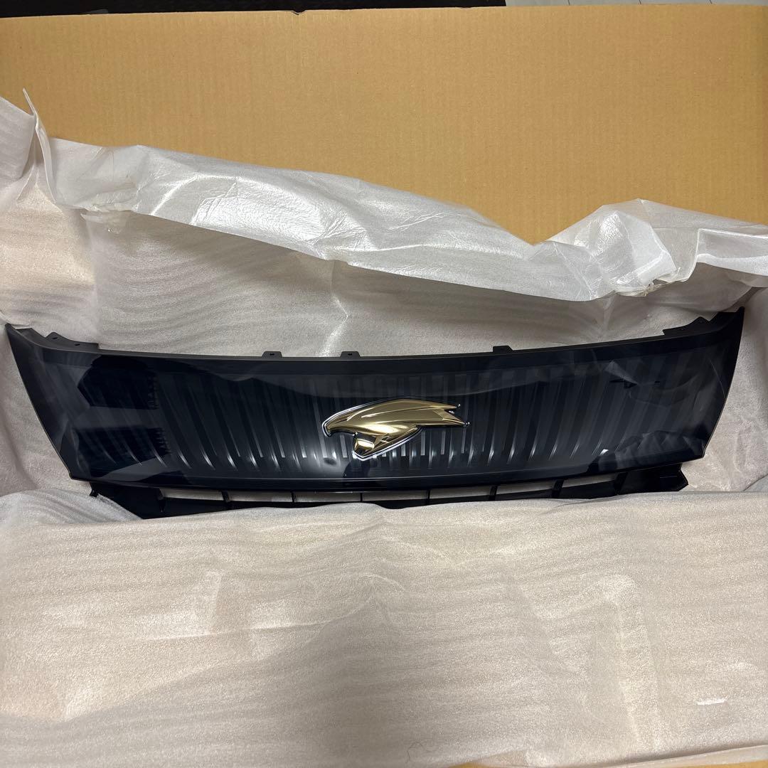 60系　ハリアー　グリル　新車取り外し品　純正　美品