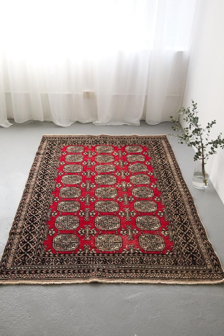ヴィンテージラグ　トライバルラグ　パキスタン産（174×122cm）赤　ベージュ