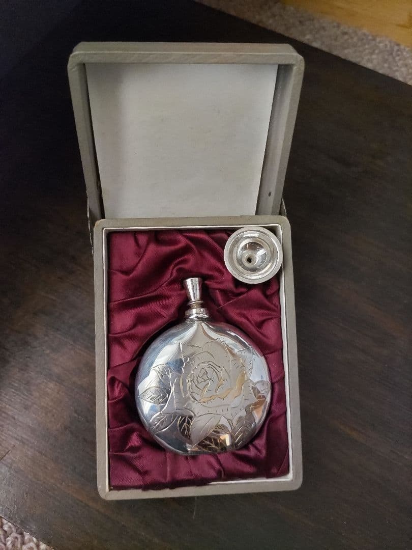 アンテークシルバー香水容れ