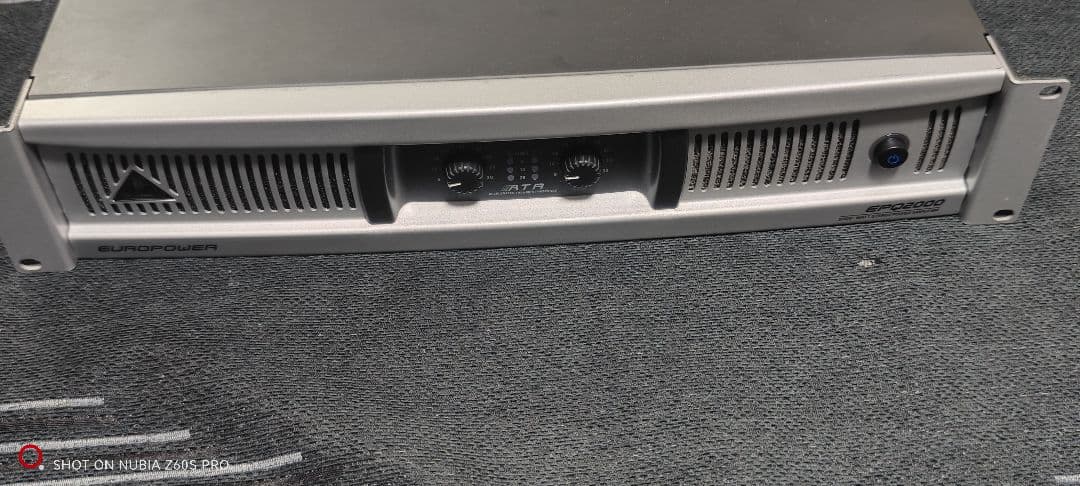 パワーアンプ　EPQ2000 BEHRINGER