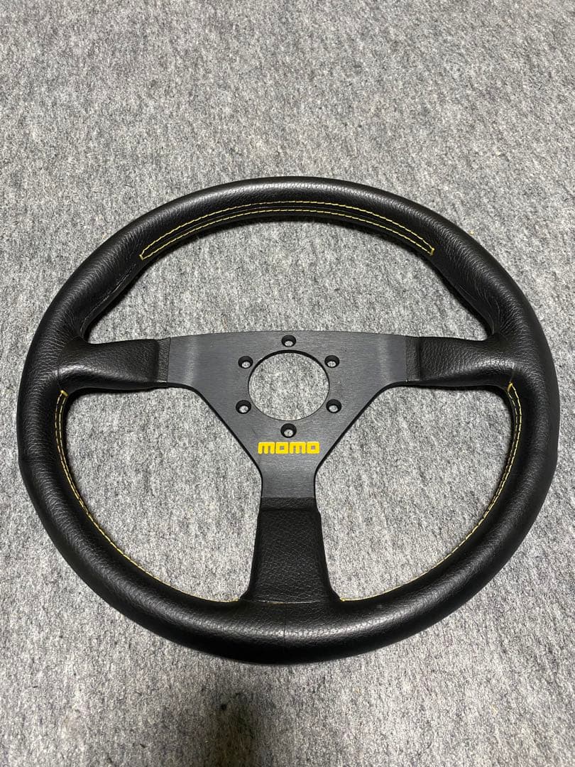 MOMOステアリング　V35