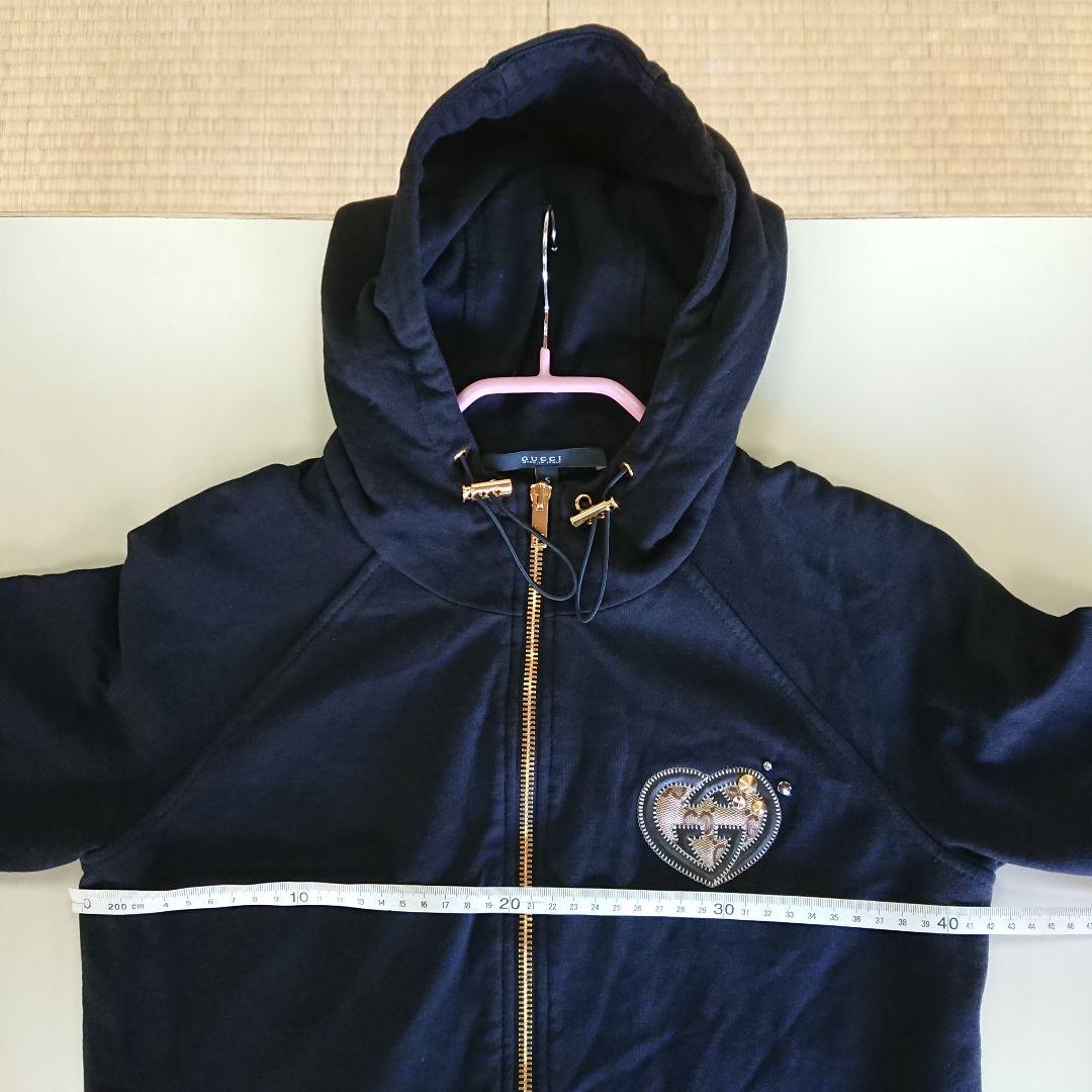 パーカーなんですけど