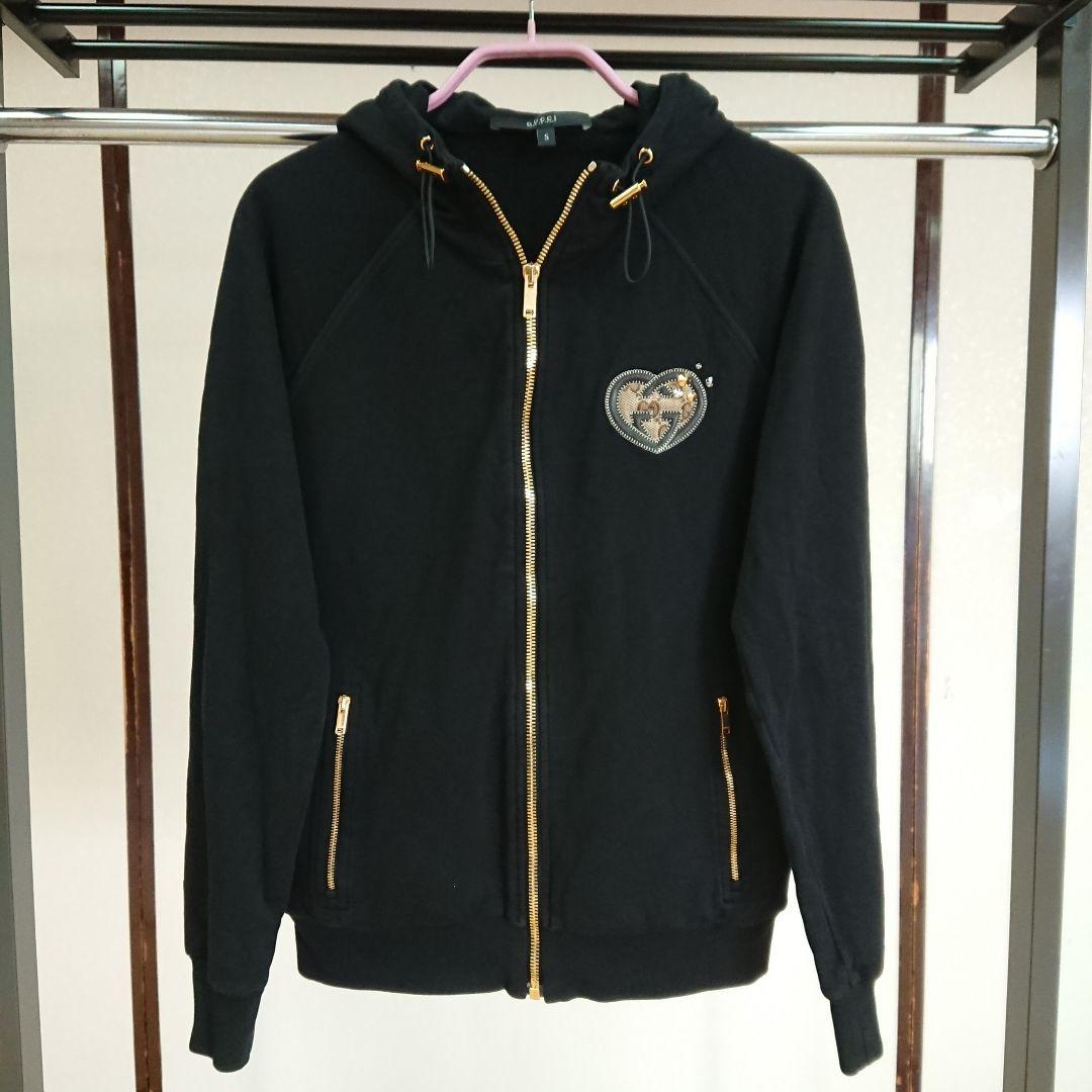 パーカーなんですけど