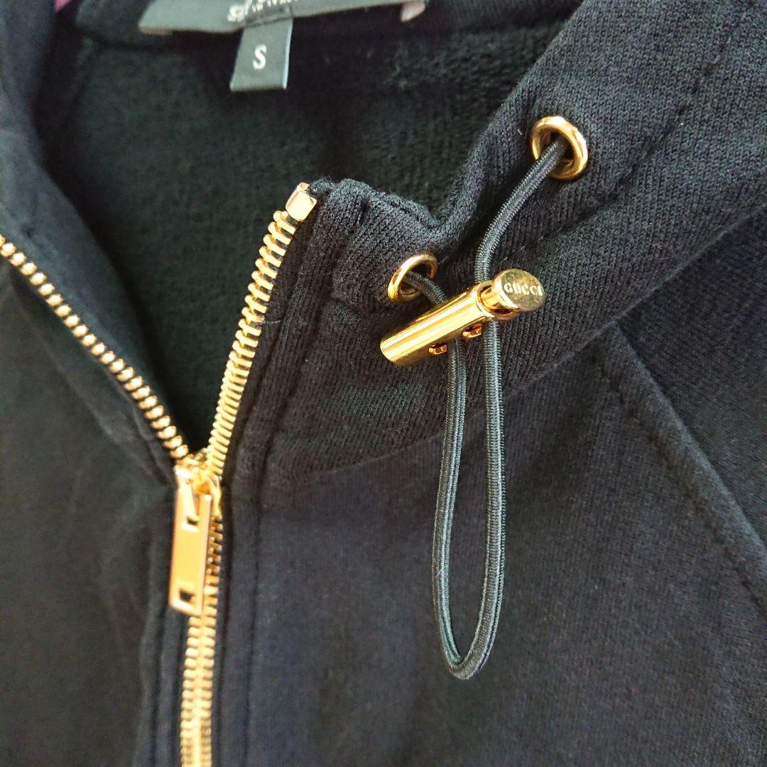 パーカーなんですけど