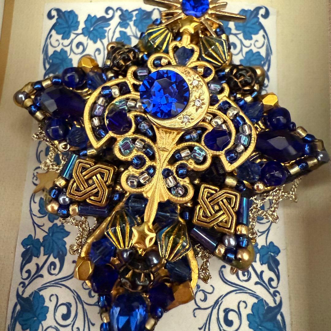 Piari ハンドメイド　ブローチ　十字架　青