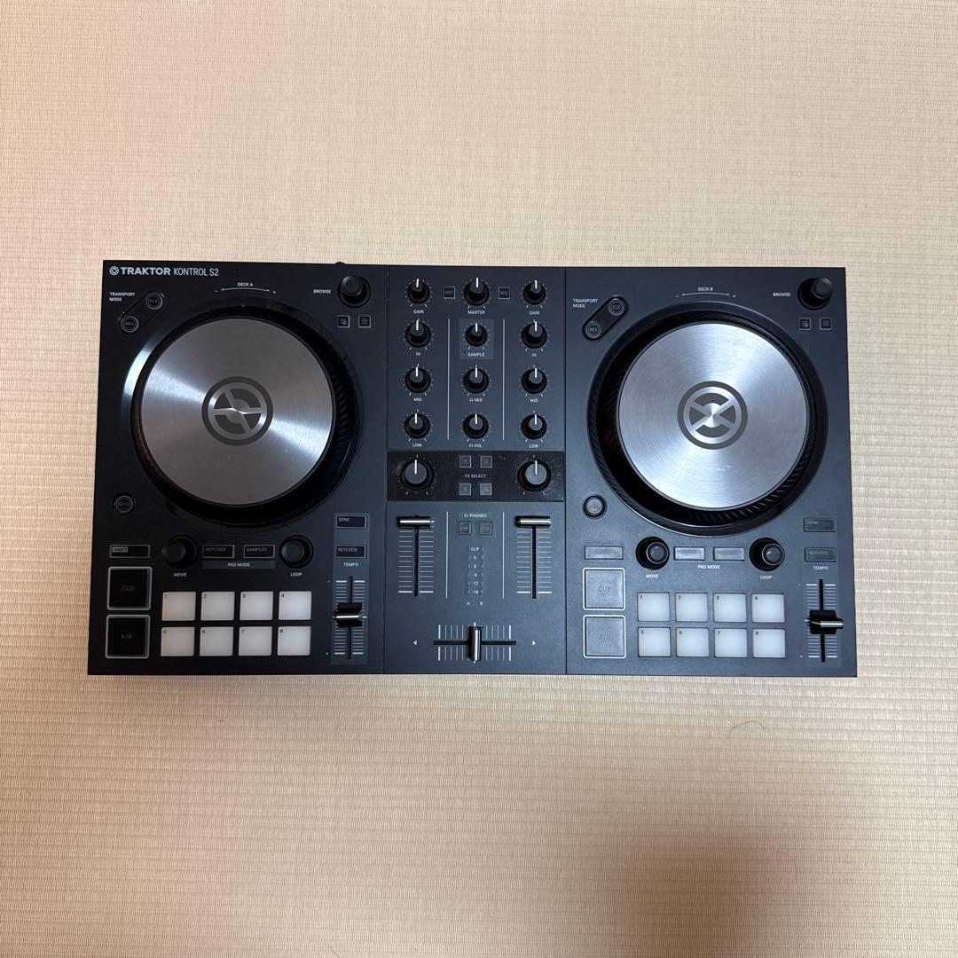 Traktor Kontrol S2 MK3 DJコントローラー
