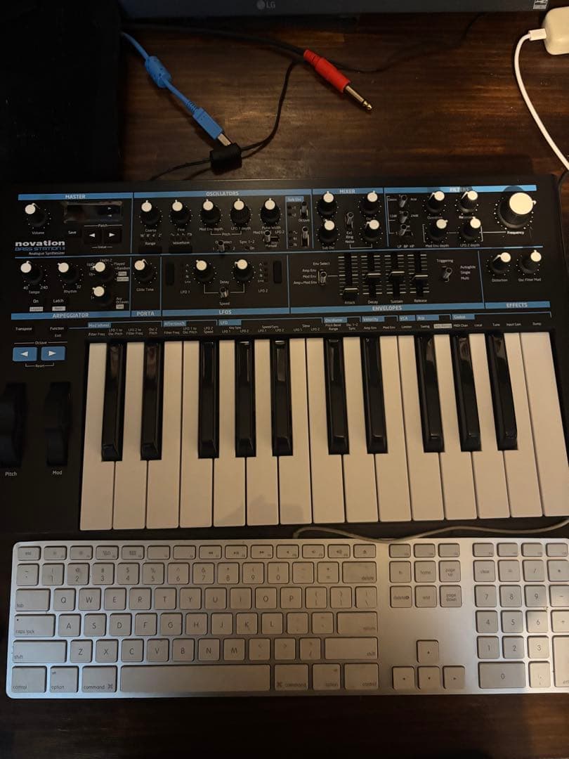 新品に近い　Novation Bass Station II 25鍵