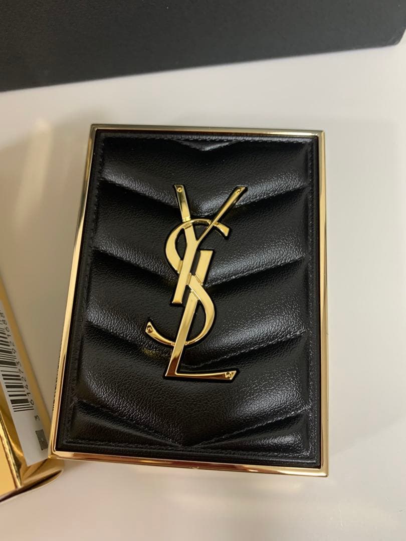 新品未使用 イヴサンローラン クチュールミニクラッチ 100ストラ ドールズ