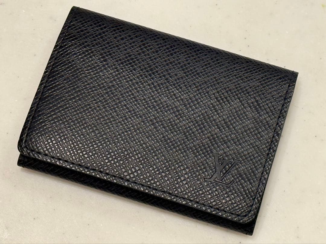 Louis Vuitton ブラック名刺入れ　中古