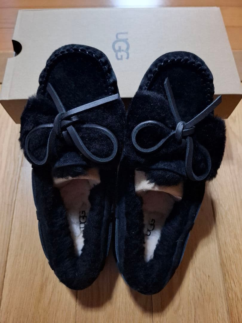 UGG モカシン ミネトンカ