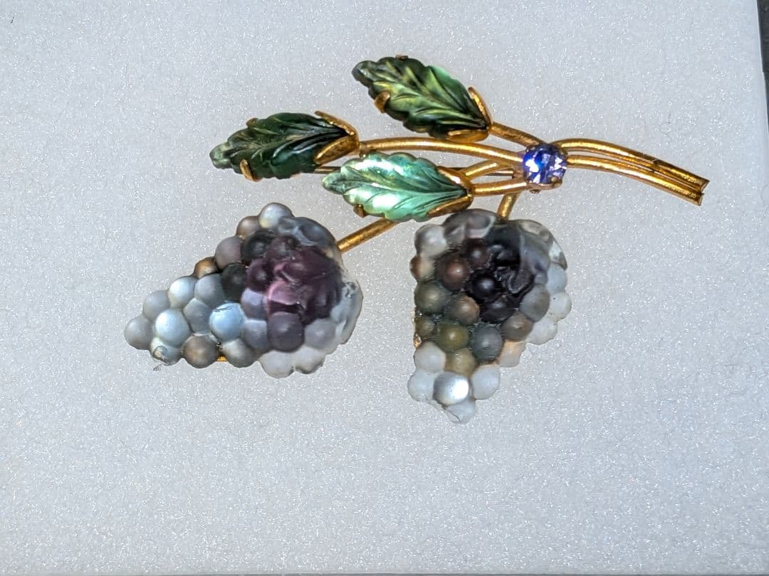 オーストリア AUSTRIA 葡萄 フルーツガラス ブローチ