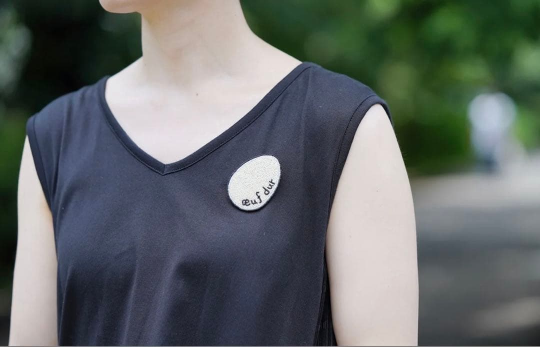 小林モー子 箱と販売証明付き エクリュ ceuf dur （ゆで卵）ブローチ