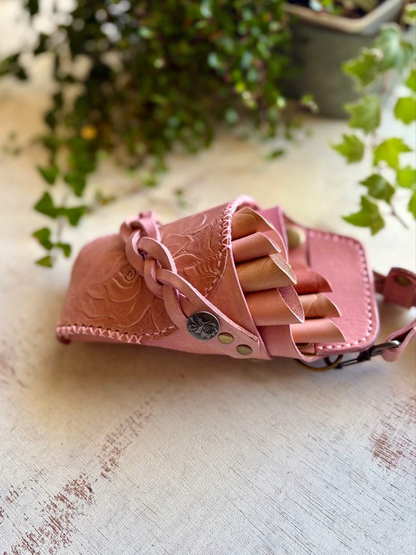 手染め大人ピンク、ローズ型押のシザーケース