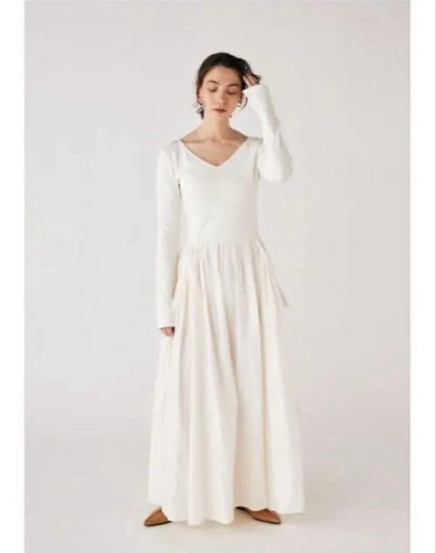 M_エムンダーバーホワイト Vネック 長袖 ロングワンピース