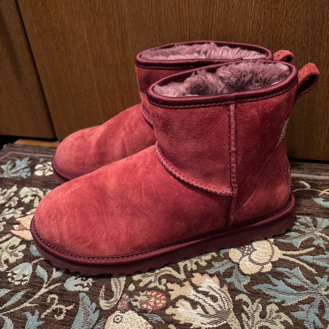 【美品】UGG スワロフスキー ムートンブーツ ワインレッド 推し色　赤