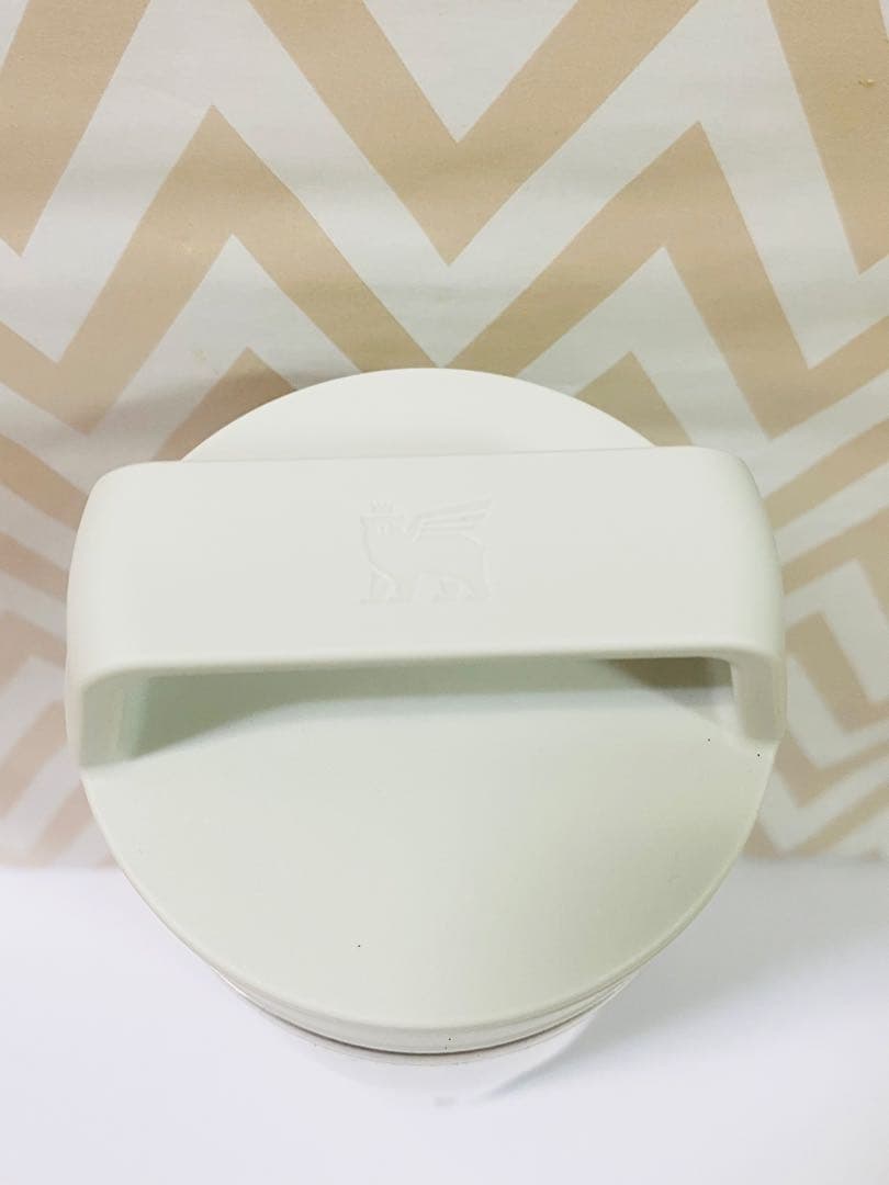 Stanley + Starbucks シルバー水筒