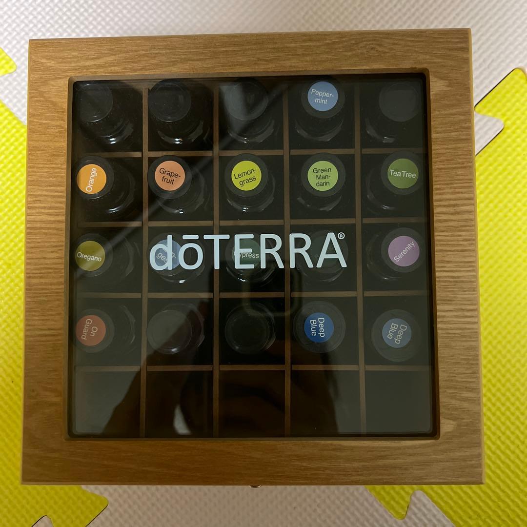doTERRA エッセンシャルオイルボックス 25本用