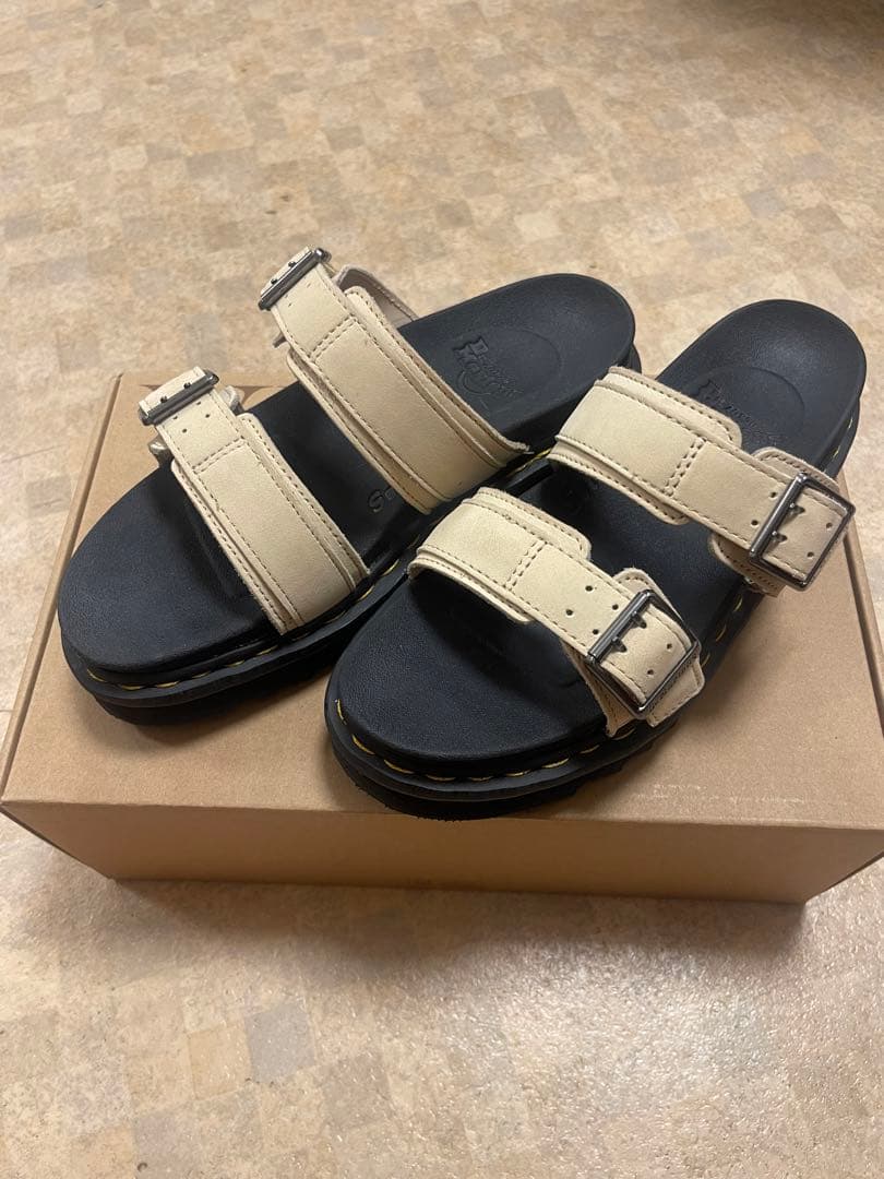 ⭐︎値下げ中⭐︎Dr. Martens MYLES スライド サンダル