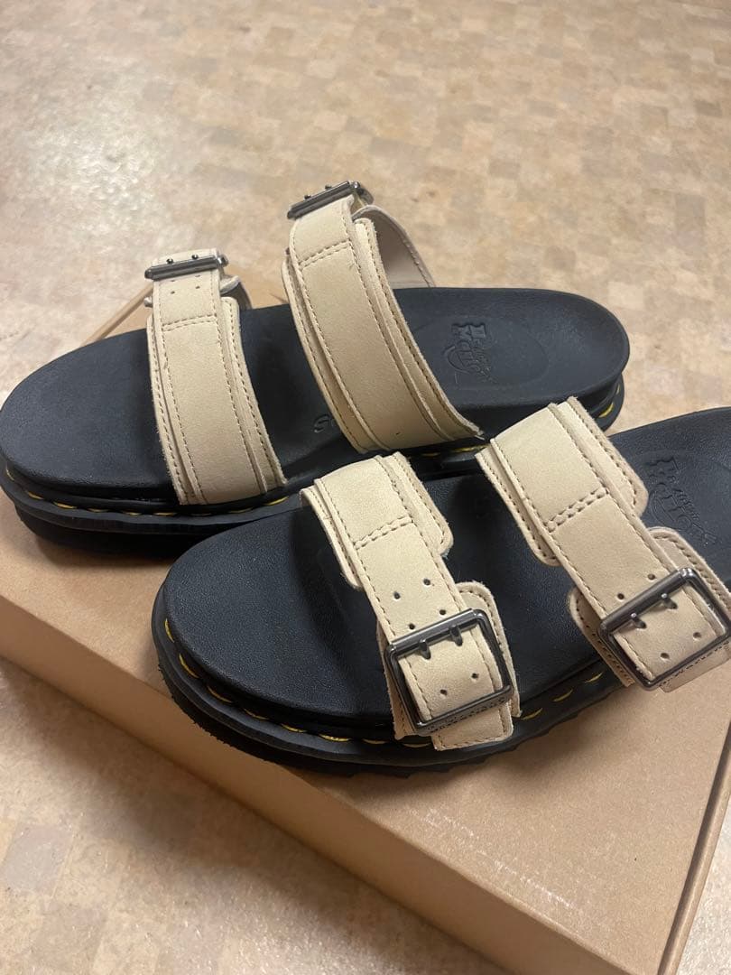 ⭐︎値下げ中⭐︎Dr. Martens MYLES スライド サンダル