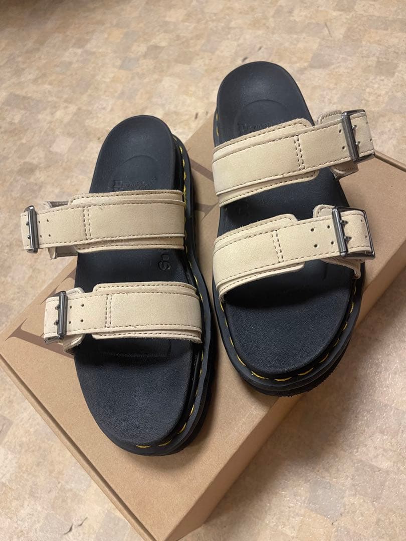 ⭐︎値下げ中⭐︎Dr. Martens MYLES スライド サンダル