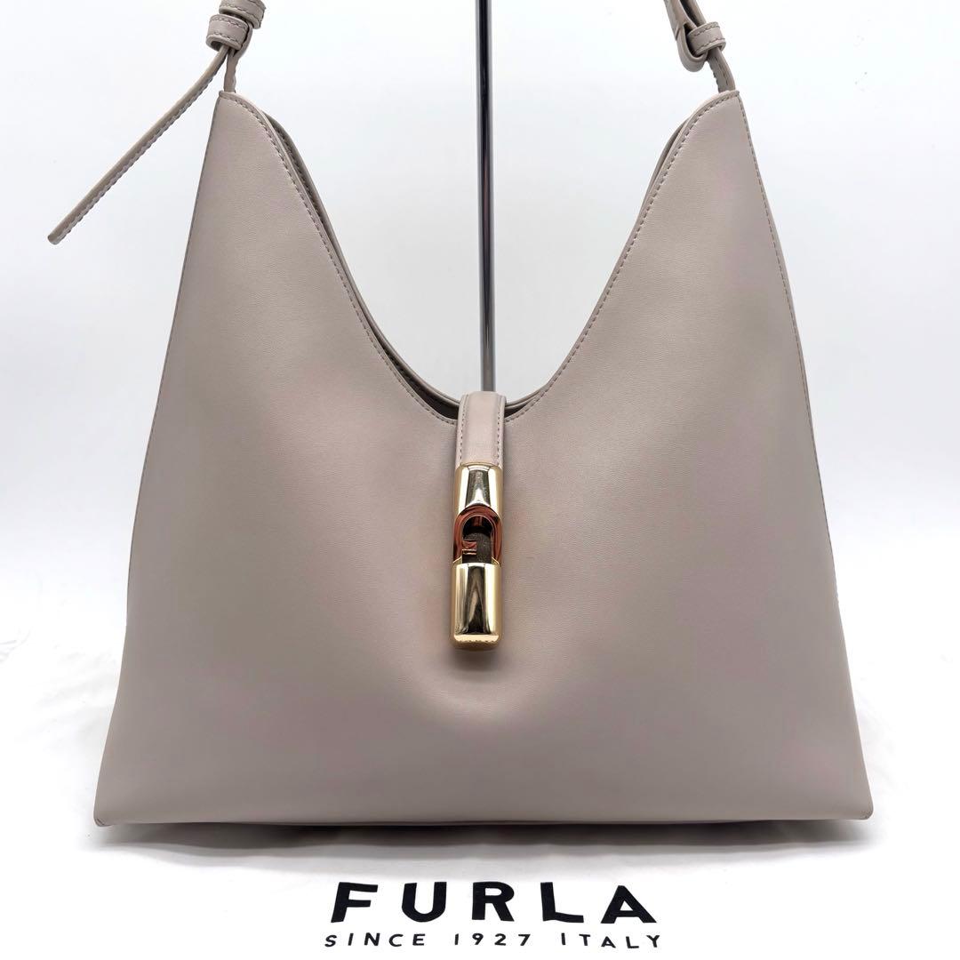 ✨未使用級✨現行✨フルラ　ゴッチャ　M　ホーボーバッグ　グレージュ