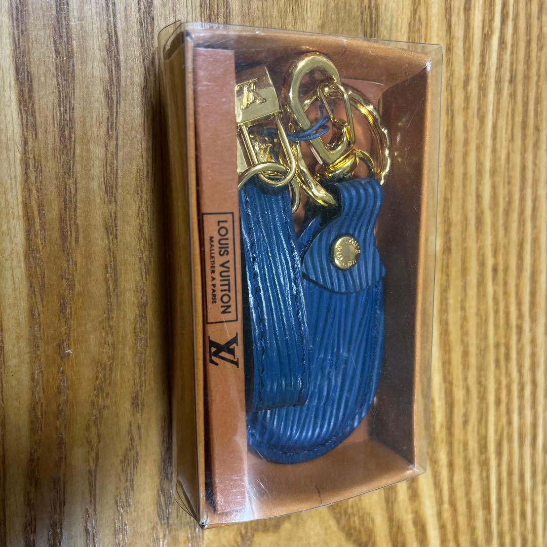 Louis Vuitton キーホルダー 青とストラップ
