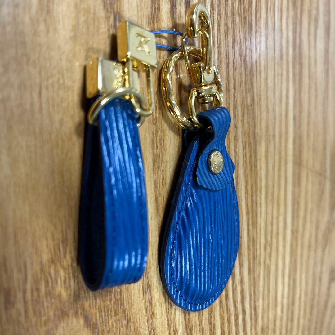 Louis Vuitton キーホルダー 青とストラップ
