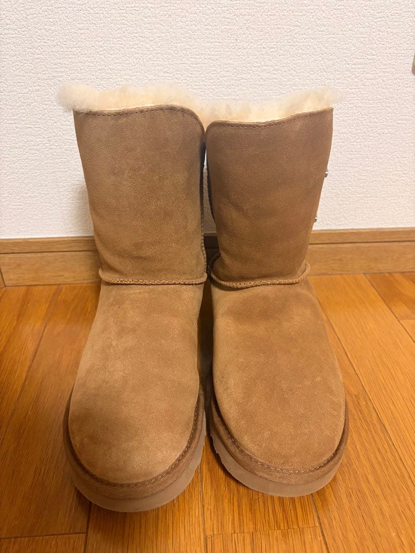 UGG ベージュ ムートンブーツ ボタン付き