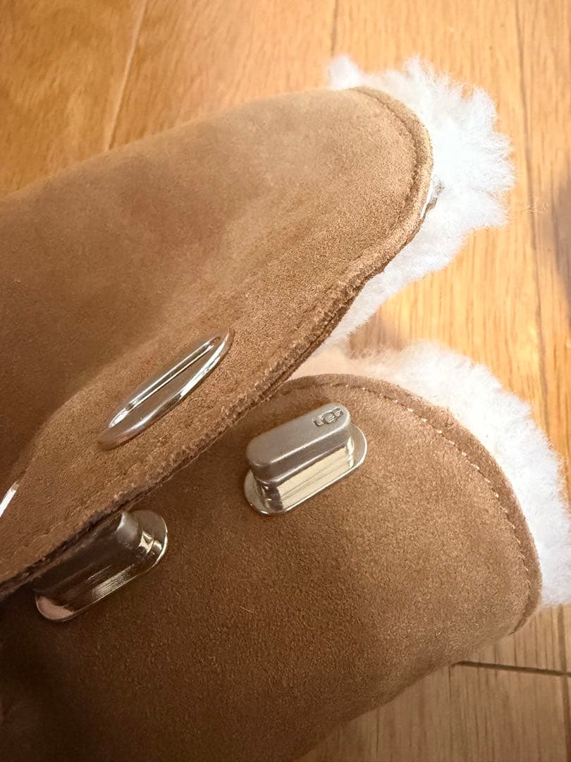 UGG ベージュ ムートンブーツ ボタン付き