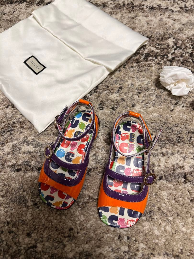 hide正規品Gucci kids サンダル新品　23